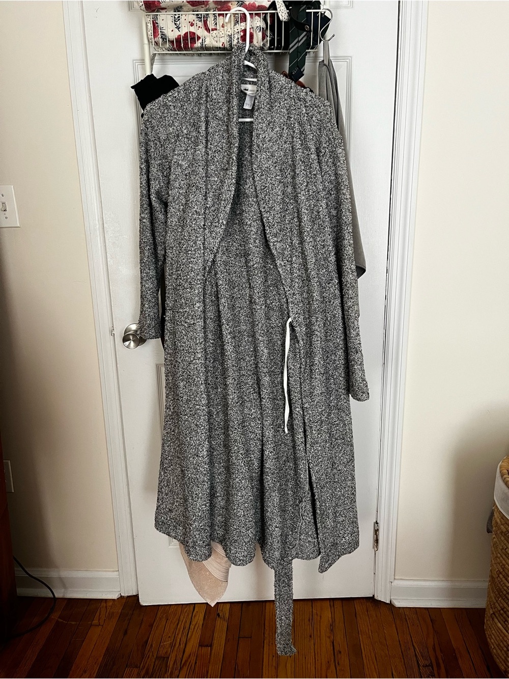 stars above Black and White Marled Knit Bathrobe
